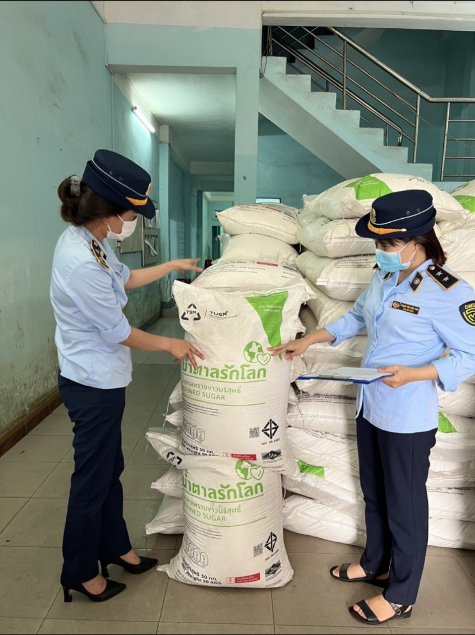 Cục QLTT Phú Yên tạm giữ 15 tấn đường kính trắng do Thái Lan sản xuất, không có hóa đơn chứng từ