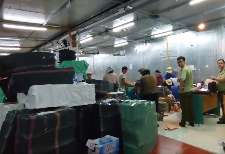 Bắt giữ kho hàng lậu rộng 10.000m2 tại Lào Cai