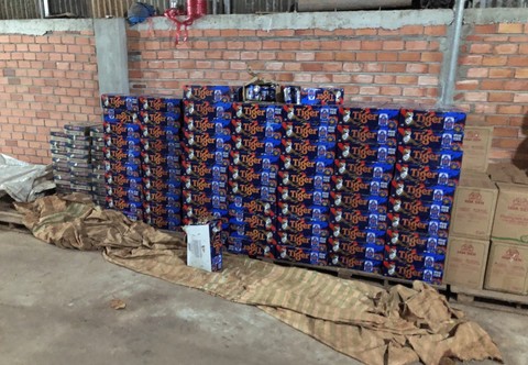 Bắt vụ vận chuyển bia Tiger, nước Redbull lậu từ Campuchia về Việt Nam