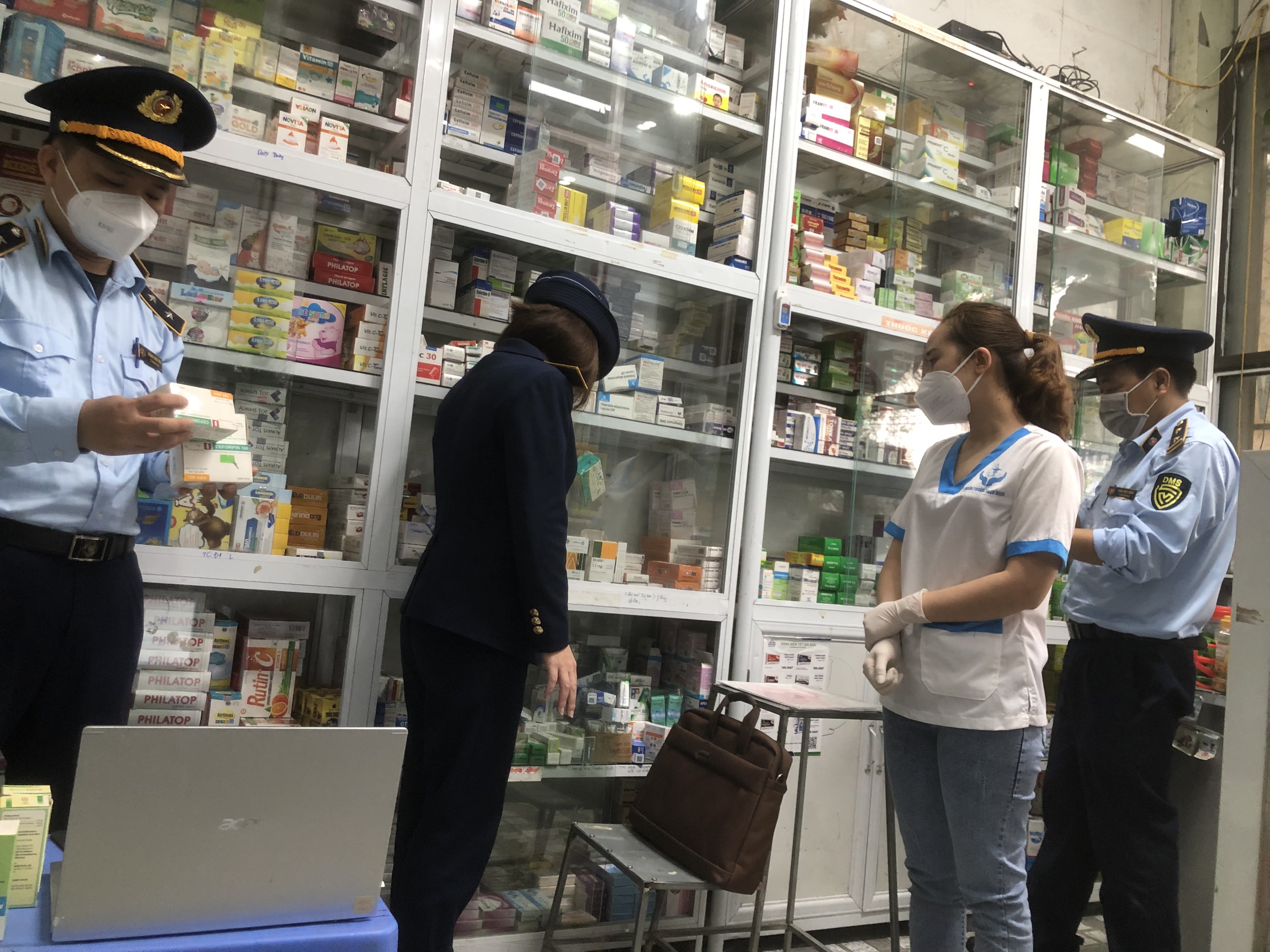 Hà Giang: Phát hiện nhiều loại thuốc tân dược hết hạn sử dụng và đồ chơi trẻ em nhập lậu tại 02 cơ sở kinh doanh trên địa bàn Vị Xuyên